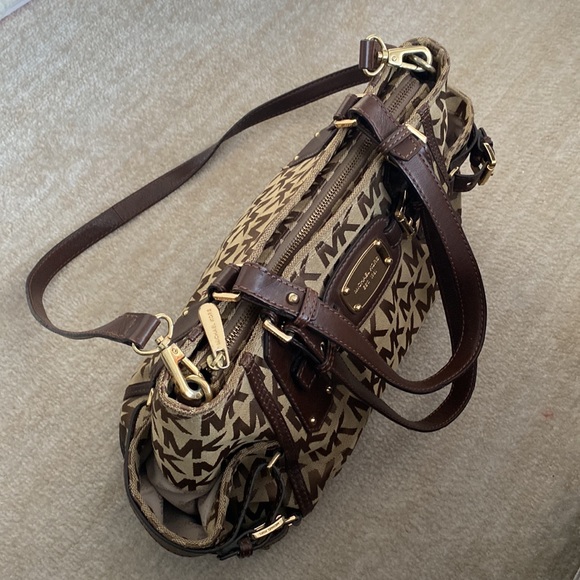 Michael Kors handbag - Picture 3 of 9